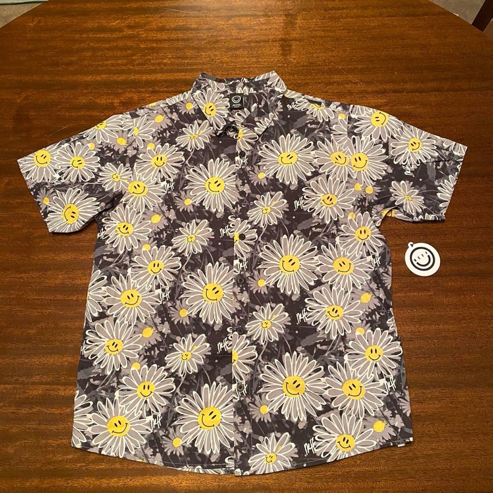 Brand NWT Neff All-over Smiley and Flower Print Button-up Shirt - Size Medium